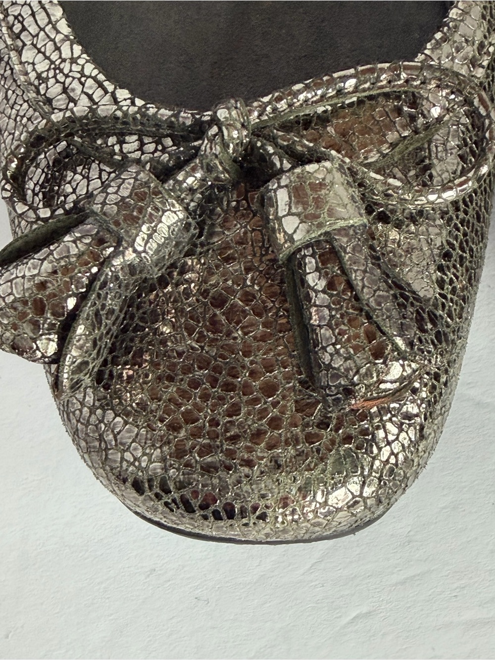 STUART WEITZMAN Tulip Bow Pewter Metallic Nappa Leather Ballet Flats Women’s 8 - Picture 2 of 16